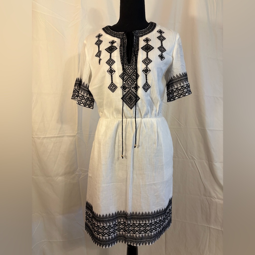 Chic Black and White Embroidered Midi Dress Size XXS